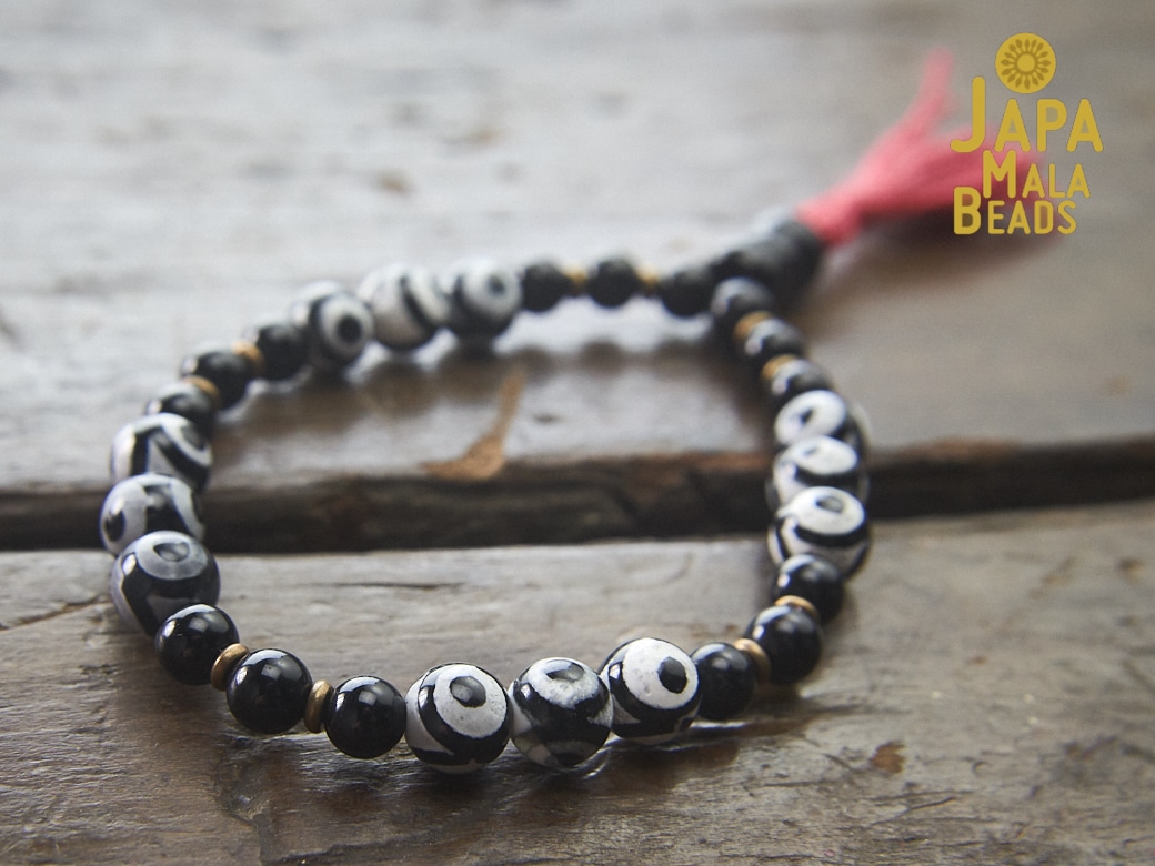 Capricorn Zodiac Bracelet: Black Gold Letter Beads with dragon vein agate  stone beads | Buy GemCadet bracelet Online