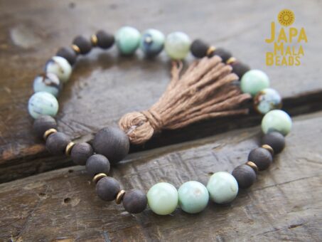Terra Agate and Agarwood Bracelet Mala