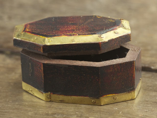 Small Octagon Mala Box