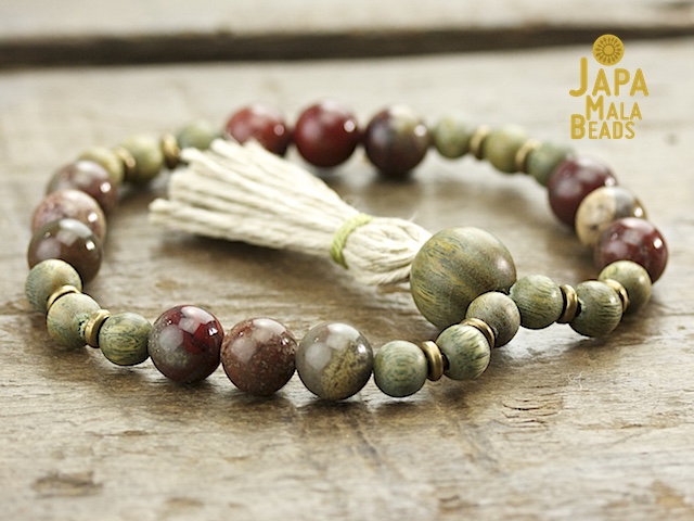 Apple Jasper and Green Sandalwood Wrist Mala – Japa Mala Beads